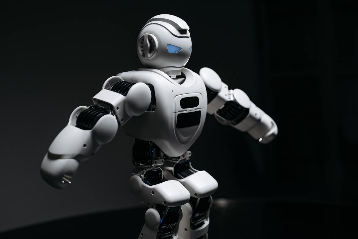 7款人工智能机器人,取代了企业的哪些日常工作?